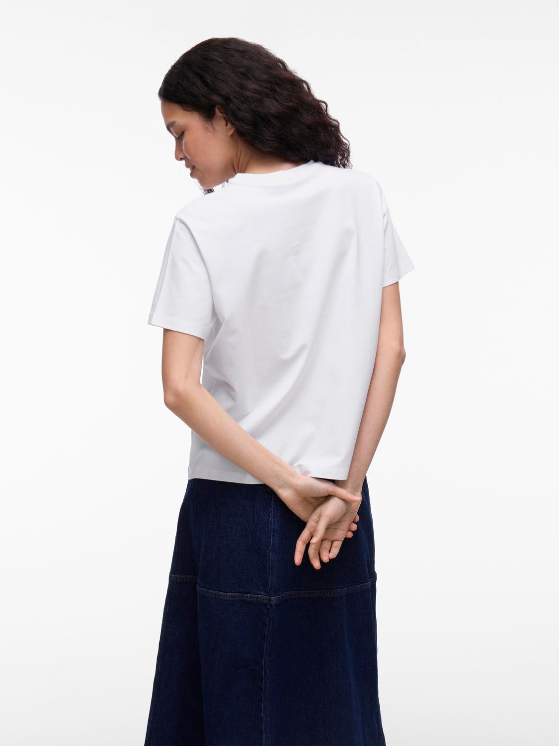 model_shot-back
