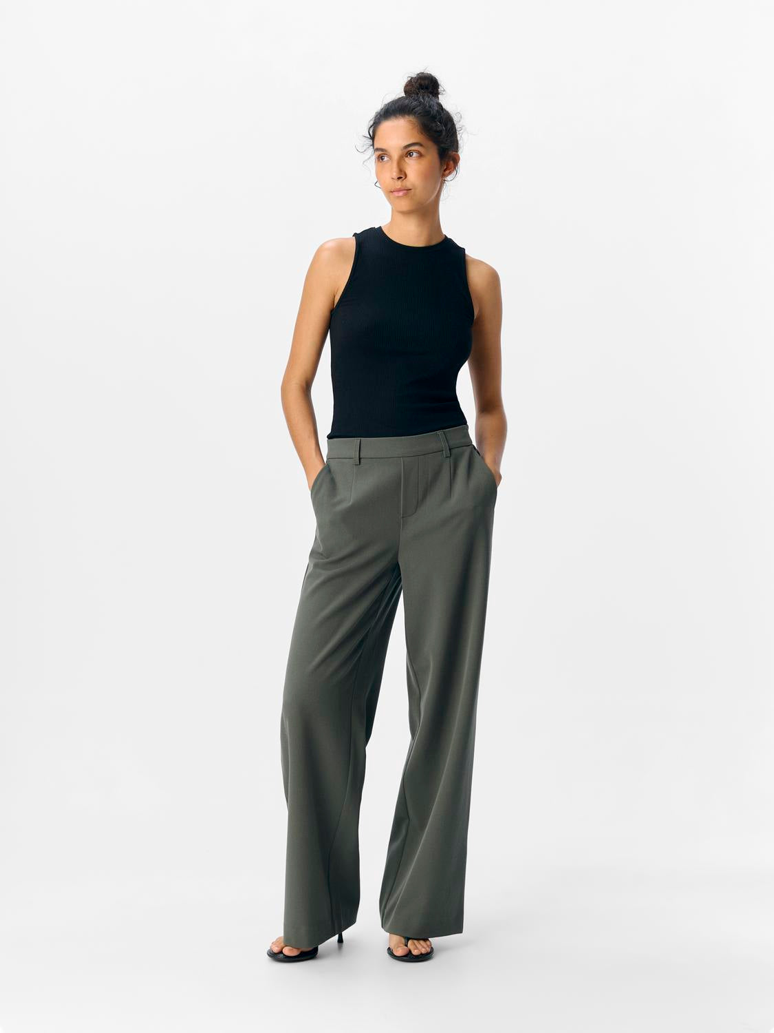 model_shot-front_full