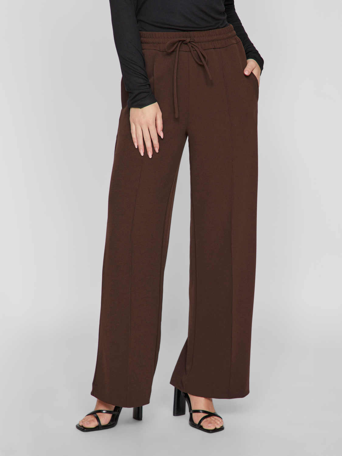 model_shot-front