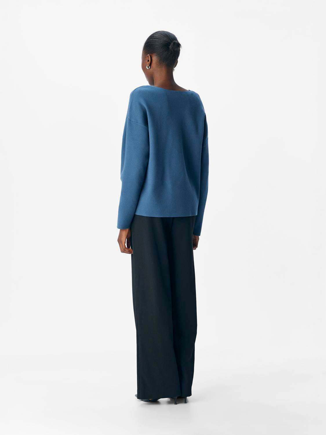 model_shot-back