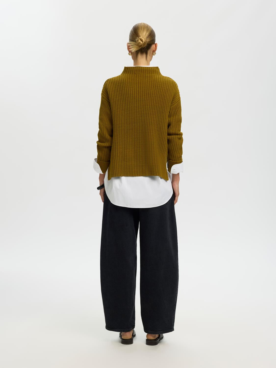 model_shot-back