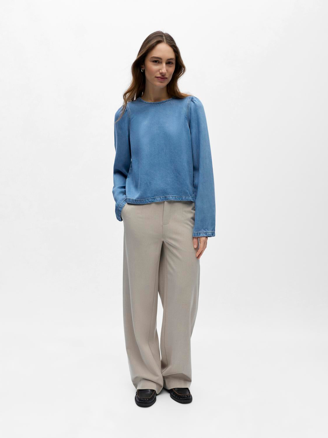model_shot-front_full