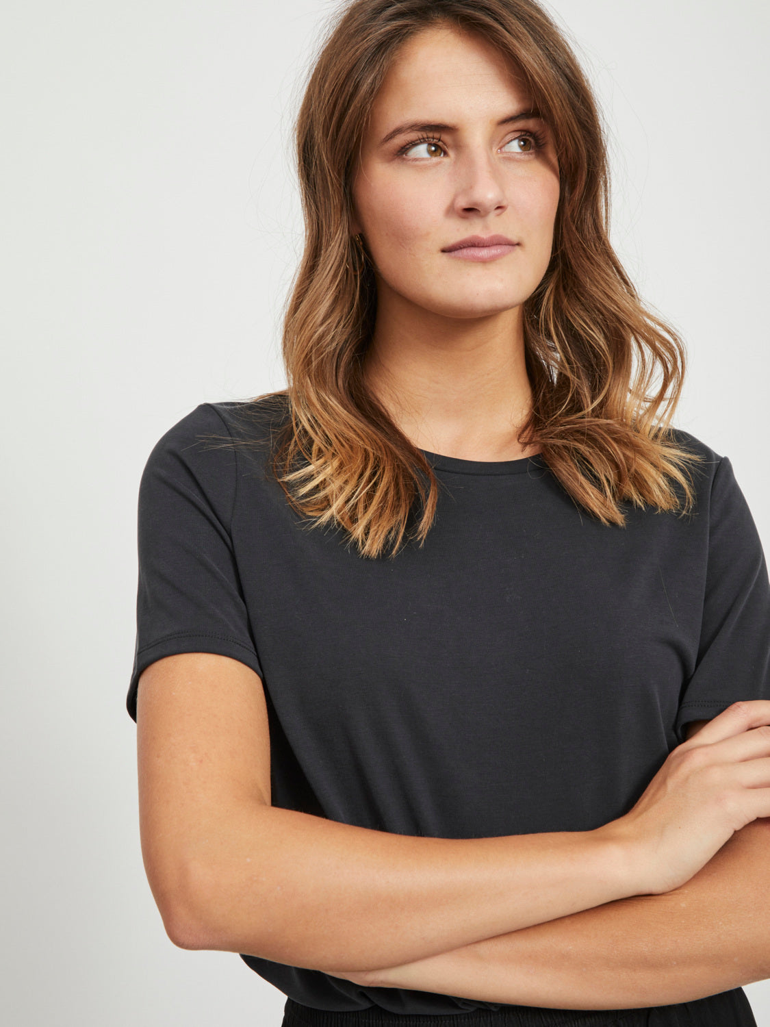 Juodos spalvos marškinėliai, Vila Clothes